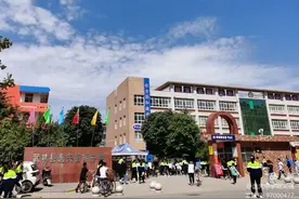 “红烛赞”武功县逸夫中学优秀教师风采展图片