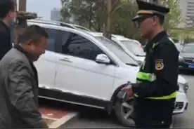 洛阳：私圈停车位收费，还拿走城管贴的违停告知单图片