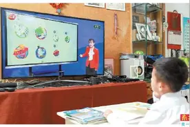 学生入校立刻洗手 教师上课须戴口罩图片