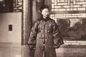 晚清老照片：李鸿章和他的第二任妻子出镜，儿童大冷天光腿赤脚图片