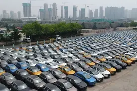 逆势而上助力经济复苏 中国一汽612辆奔腾轿车出口沙特图片