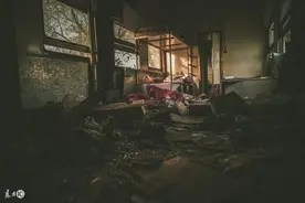 小说：我对女警官的视奸引来她的不快，她不相信鬼果然没脑子图片