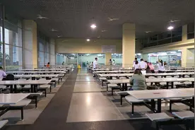 南京女大学生食堂打饭，却被男生扇一耳光？在校生：声音很响亮图片