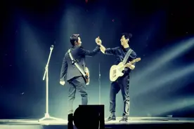 李健，梁博合唱新歌：有生之年我最爱的歌手同框了！图片