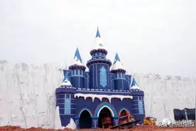 漳州东山：冰雪乐园城堡顺利落架图片