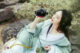 小说：陈翀山谷隐居的第三年，终于开始了修仙功法青木功的修行。图片