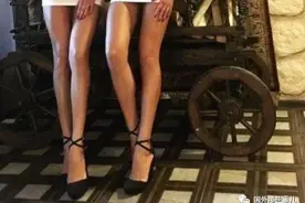 俄罗斯美女双胞胎征婚, 称不介意“共享”一个丈夫图片
