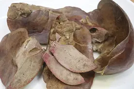 猪肝好吃但难卤，不要直接下锅，记住2个小技巧，鲜嫩不老无腥味图片