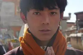火遍全网的藏族美少年丁真，又纯又野，藏族珠宝，了解一下？图片