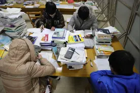 985、211大学毕业的研究生，工资到底是多少？现实将为你揭晓答案图片