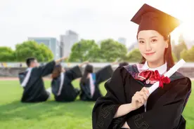 研究生“女多男少”，男生却还是找不到女朋友？其实并不是因为穷图片