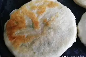 韭菜鸡蛋馅饼的家常做法，饼皮软又嫩，久放不硬，儿子天天点名吃图片
