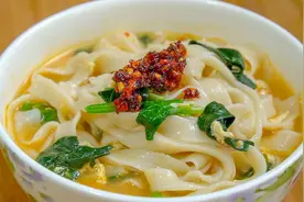 面条的懒人做法，不用擀面杖，双手一拉一拽，一顿3大碗不够吃