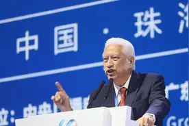 熊德龙：被中国夫妇收养的弃婴，建立商业集团，用一生回报中国图片
