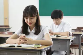 高考300多分，收到6、7所大学的录取通知书，同学直呼，你真牛图片