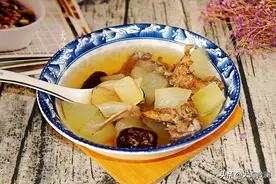 深秋，进补强身多喝甲鱼汤，低脂低卡不油腻，驱寒暖胃又滋补图片