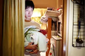 为冒领1200万日元养老金，日本一名58岁男子，与父亲尸体生活七年图片