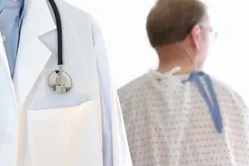 “前列腺癌”发现即晚期？提醒男性：3大症状出现，可能癌症来临图片