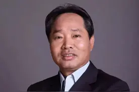 工地上做小工，他从20元起靠“善于借力”逆袭成广东湛江首富图片