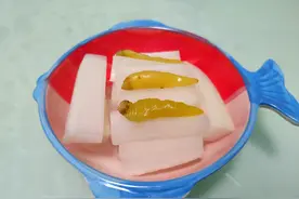 冬天萝卜这样做才好吃，不炒不煮，酸甜脆爽又解腻，做一次吃半年图片