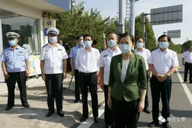张宏伟宋丙干同志看望慰问节日期间值班民警图片