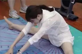 沈梦辰一字马，黄圣依一字马，看到金晨：专业与业余的差距图片