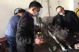 黑黢黢、乱糟糟，贵阳南明区这家“名副其实”的“黑网吧”被取缔图片