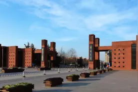 河南最好的一所大学，占地近6000亩，拥有全国高校最多学生图片