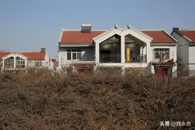 秦岭峪口的别墅村：村民说花5万9得一套别墅，现在值200万图片