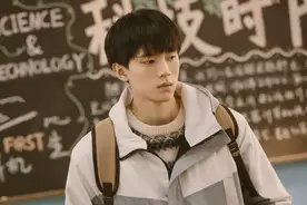 《乔家的儿女》原著“偷尝禁果”的乔七七，人生毁于“19岁当爹”图片