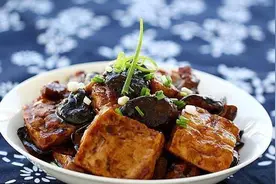 美食分享：香菇豆腐、肉末炒豆芽、家常豆腐的家常做法图片