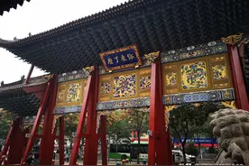 古时天下三大城隍庙之一，匾额上四字‘你来了麽’你理解对了吗？图片