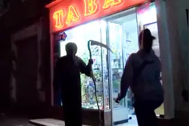 外国人就是会玩！街头恶作剧的“死神来了”也是没谁了视频封面