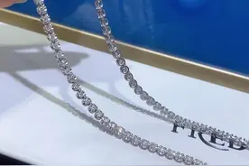 把钻石穿成一串当项链戴图片