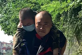 洗车工带子求医5年负债累累，济南好老板印万张洗车券帮募善款图片