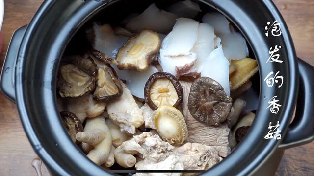 花胶响螺片瑶柱煲鸡汤的做法 2026年广东花胶响螺片煲鸡 花胶响螺片瑶柱煲鸡汤的做法 2026年广东花胶响螺片煲鸡