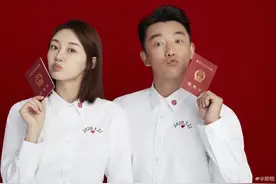 偶遇郑恺苗苗和妹妹散步，新婚夫妇手牵手好甜，苗苗背影像极孕妇图片