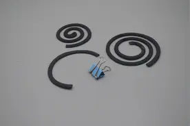 晚上睡觉时，在蚊香上放一个长尾夹，作用真棒，家家户户都用得到图片