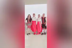 锦上添花：文山村来了一群美丽炫舞美女图片