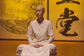 刘敏涛居然“剃光头”？一身粗布素衣气质清雅，但这发型太奇葩了图片