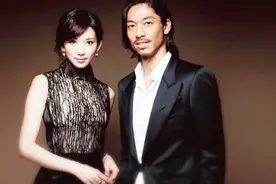 林志玲嫁给日本人后机场现身，膝盖淤青引热议，网友：太辛苦了!视频封面