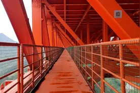 穿越世界第一高桥───北盘江大桥人行通道