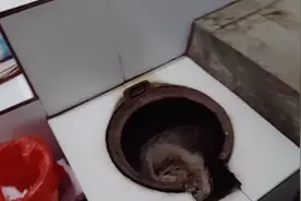 小伙让大家看看农村火炕的构造和原理，老爸老妈只睡炕不睡床！视频封面