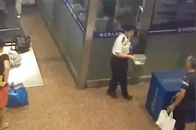 北京西站一男子带着鹦鹉过安检 被铁路部门及时拦下视频封面