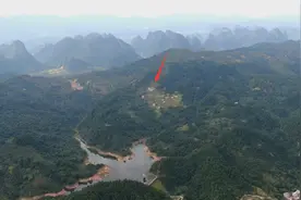 青龙白虎环抱有情，明堂水聚案如眠弓，你见过这么好的风水宝地吗视频封面