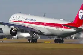 四川航空的A350降落墨尔本机场，降落真平稳视频封面