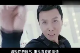 顶级化妆师甄子丹商场化妆，把拍粉底演出了打咏春的感觉视频封面