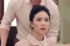 美女受邀出席，不曾想酒会遇见偷拍狂，美女一脸惊讶视频封面