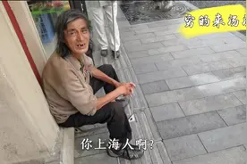 上海中年男子，从小照顾父母至今不上班，靠拿低保每天混日子视频封面