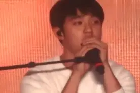 EXO都暻秀翻唱boyfriend，英文发音超苏，现场都安静了，只想听歌视频封面